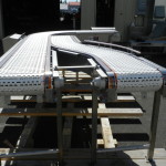Side transfer table-top conveyor